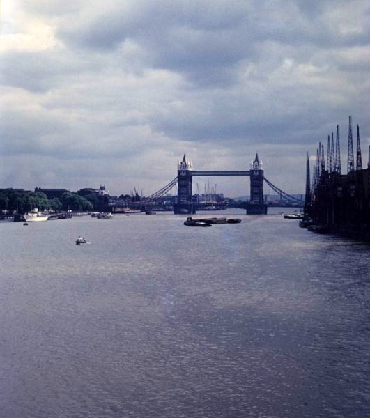 1969-09 OIs Klassenfahrt nach England 037 Tower Bridge, 27.12.2006